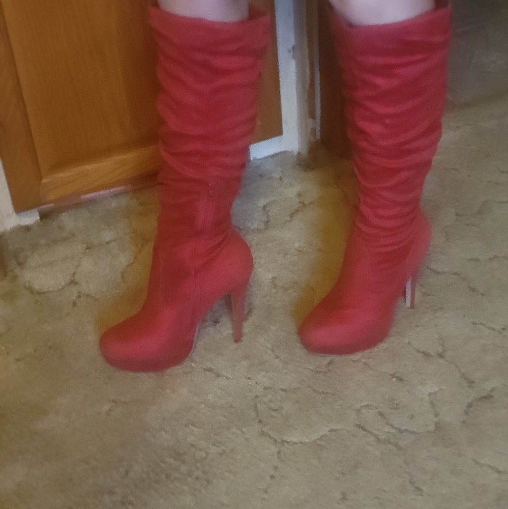 HEART IN D seude boots sz 7.5